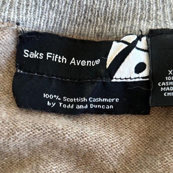 Saks Fifth Avenue 100% Cashmere Sweater – XL – Mint Condition - Picture 5 of 9
